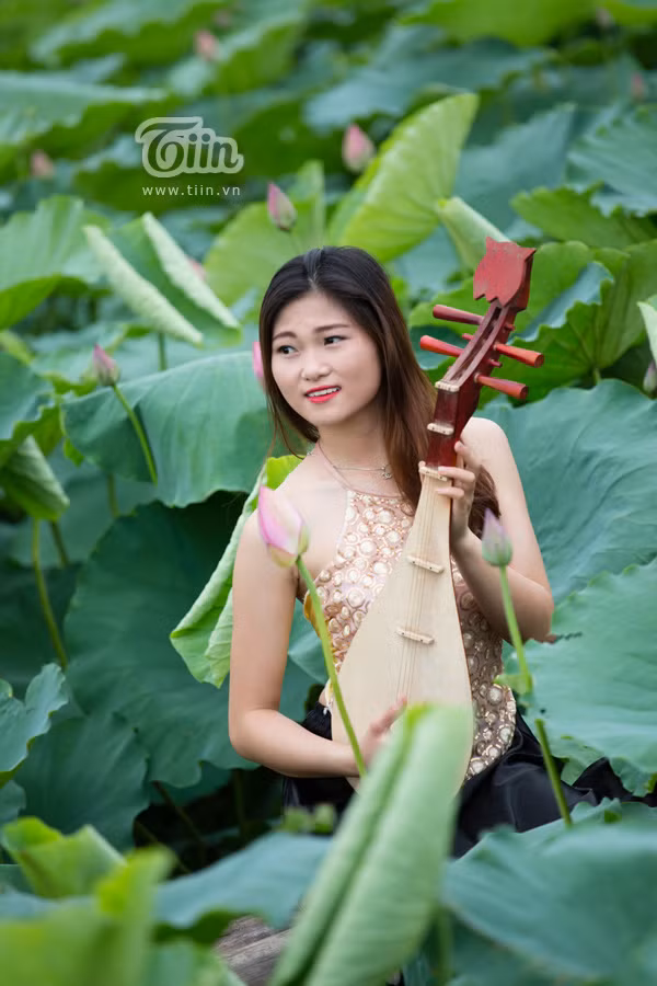 Giới trẻ Hà thành nô nức đi chụp sen Tây Hồ