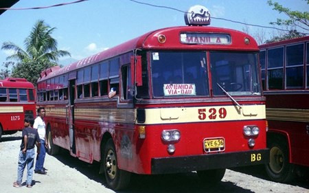 Binh sĩ Philippines bắt 35 hành khách xe bus làm con tin Binh si Philippines bat 35 hanh khach xe bus lam con tin