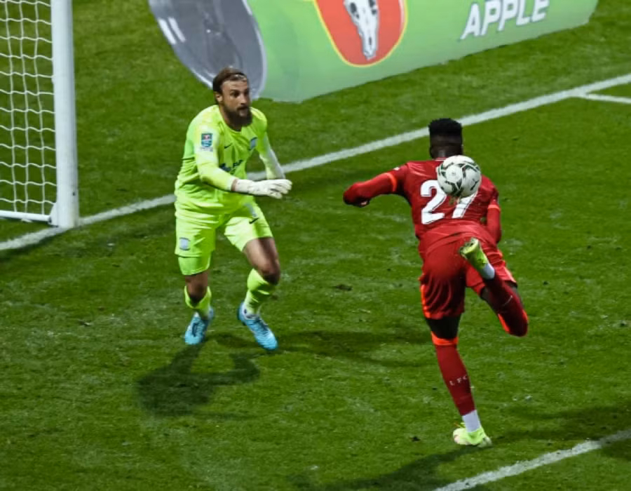 Origi ghi bàn "siêu dị" cho Liverpool ở Cup Liên đoàn Anh.