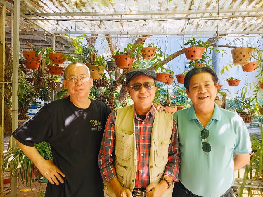 Nhạc sĩ Trần Hoàng Tiến (bìa phải) cùng các nhạc sĩ Lê Mây, Đỗ Thanh Khang.