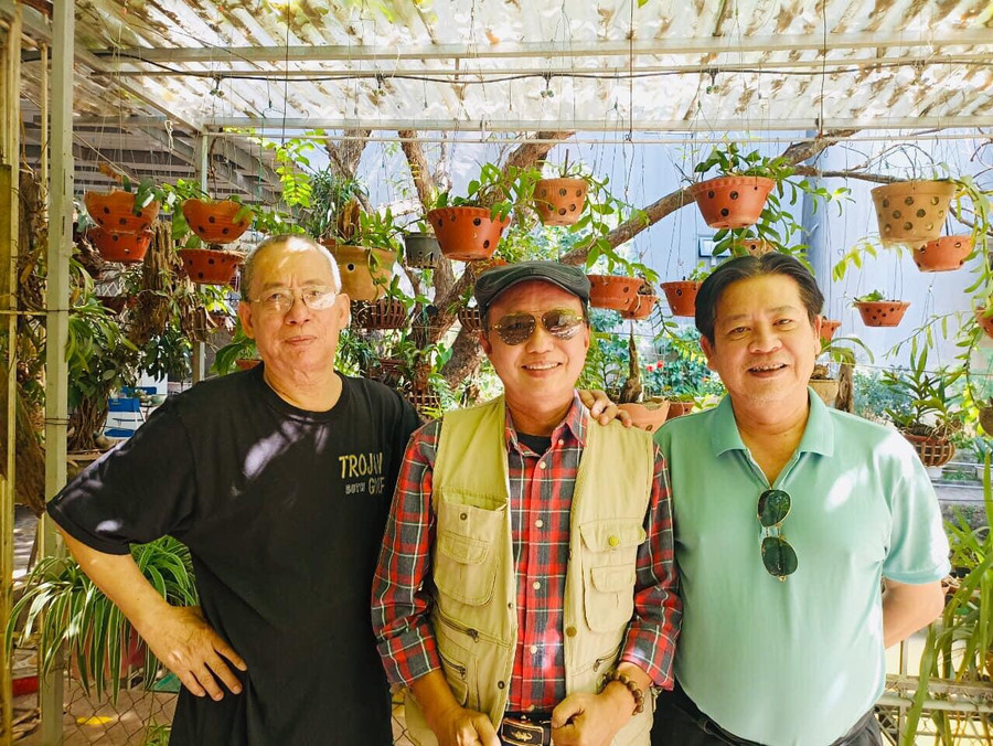 Nhạc sĩ Trần Hoàng Tiến (bìa phải) cùng các nhạc sĩ Lê Mây, Đỗ Thanh Khang. Nhạc sĩ Trần Hoàng Tiến (bìa phải) cùng các nhạc sĩ Lê Mây, Đỗ Thanh Khang.