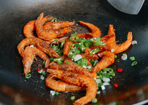Tôm rang muối tiêu cho bữa tối ngon cơm ảnh 9 - 8
