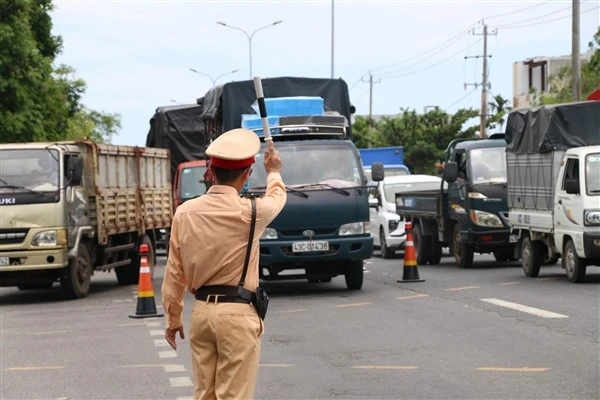 Từ ngày 19/8 cho đến nay, Đà Nẵng thực hiện test nhanh kháng nguyên Covid-19 miễn phí trên tất cả các cửa ngõ ra vào thành phố.