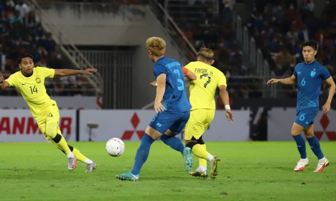 Thái Lan thể hiện đẳng cấp vượt trội trước Malaysia để vào chung kết AFF Cup 2022. Thái Lan thể hiện đẳng cấp vượt trội trước Malaysia để vào chung kết AFF Cup 2022.