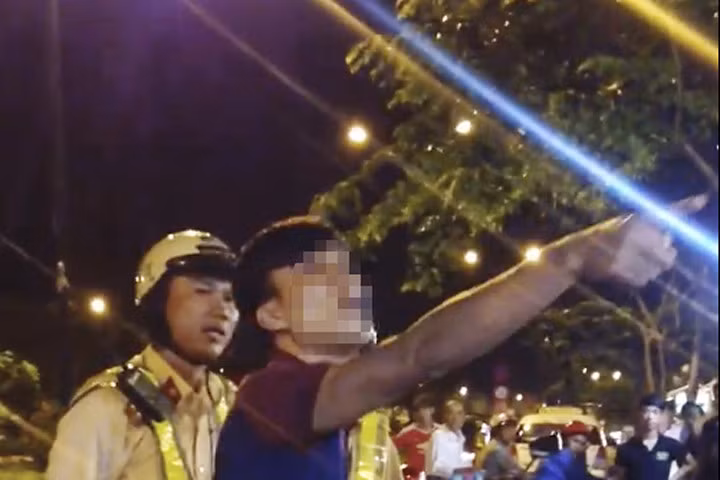 Thấy CSGT, bợm nhậu rồ ga bỏ chạy rồi chửi bới, thách thức