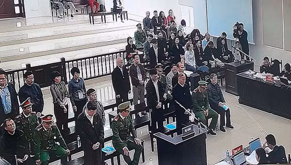 Quang cảnh phiên tòa sáng 16/12