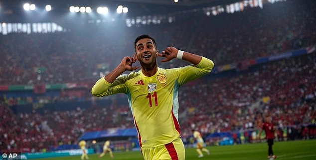 Tây Ban Nha thắng Albania bởi pha lập công duy nhất được Ferran Torres thực hiện ở phút 13. Tây Ban Nha thắng Albania bởi pha lập công duy nhất được Ferran Torres thực hiện ở phút 13.