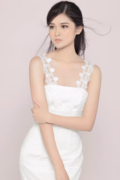 A hau Thuy Dung khoe ve dep tinh khiet nhu suong mai - Anh 2