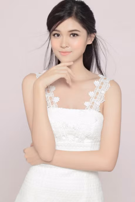 A hau Thuy Dung khoe ve dep tinh khiet nhu suong mai - Anh 6