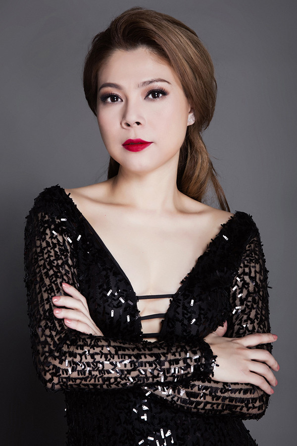 "Búp bê" Thanh Thảo khoe vòng 1 sexy đón tuổi mới