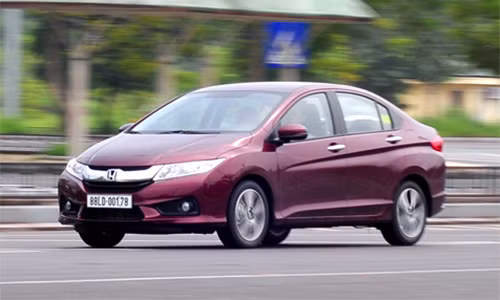 Ngoài City sản xuất từ 2013-2014, Honda Việt Nam còn triệu hồi Civic và CR-V sản xuất năm 2012 do lỗi bộ thổi khí của túi khí vành lái.