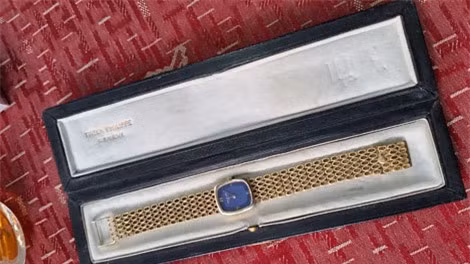 Người đẹp bí ẩn sở hữu nhiều đồng hồ tiền tỷ hơn cả Minh “nhựa”, Cường Đô la - Ảnh 7.