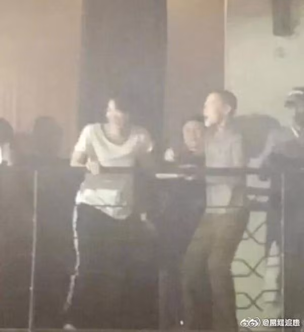 cuoc hoi ngo "co 1 khong 2": ly a bang cung gap vo cu vuong phi, tinh cu chau tan - 3