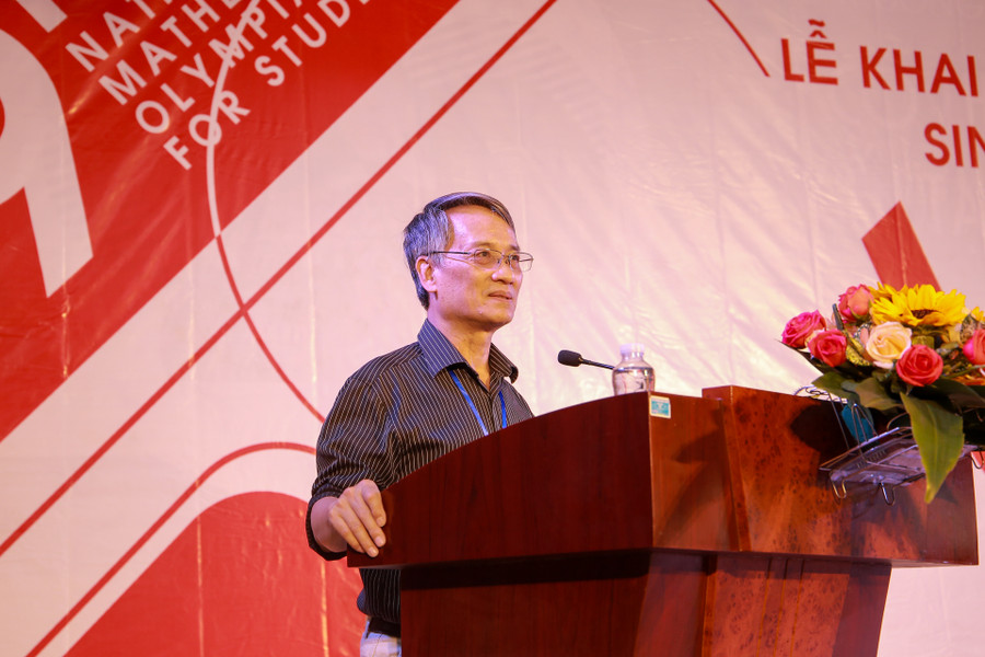 GS.TS Phạm Thế Long - Phó Chủ tịch Hội Toán học Việt Nam đã đại diện Ban giám khảo cam kết về tính minh bạch, công khai của Kỳ thi và chúc toàn thể sinh viên đạt kết quả tốt nhất.