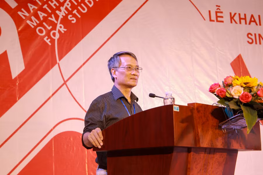 GS.TS Phạm Thế Long - Phó Chủ tịch Hội Toán học Việt Nam đã đại diện Ban giám khảo cam kết về tính minh bạch, công khai của Kỳ thi và chúc toàn thể sinh viên đạt kết quả tốt nhất.