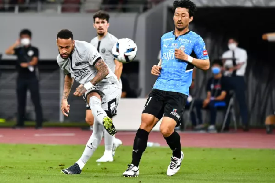 Tiền đạo người Brazil Neymar... Tiền đạo người Brazil Neymar...