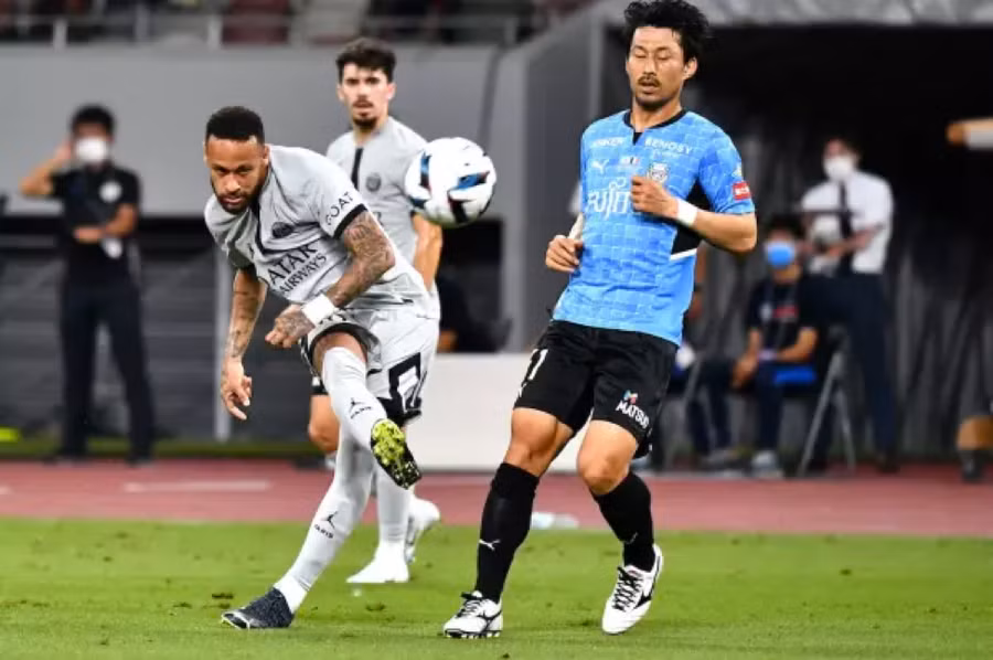 Tiền đạo người Brazil Neymar...