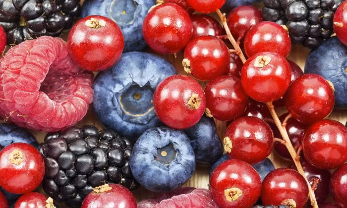 Dâu tây, quả mâm xôi, quả việt quất… có thể hỗ trợ bạn giảm mỡ bụng hiệu quả.