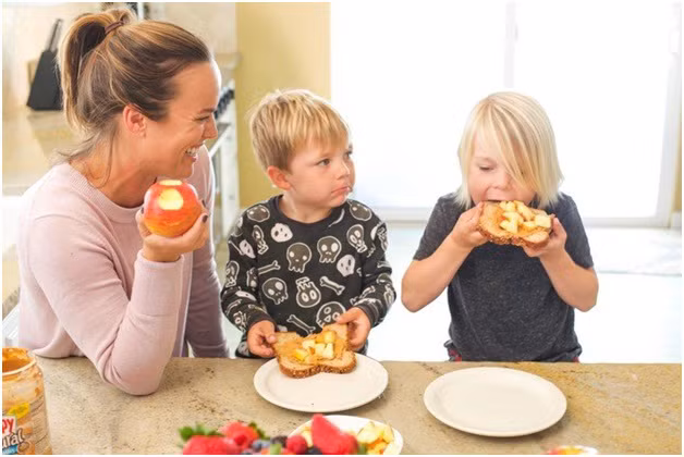 Táo là loại quả giàu vitamin và chất chống oxy hóa, là loại thực phẩm lý tưởng để đốt cháy lượng mỡ dư thừa ở bụng.