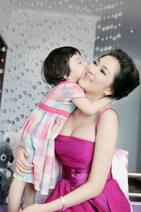 HH Nguyen Thi Huyen dep man ma sau 12 nam dang quang - Anh 4