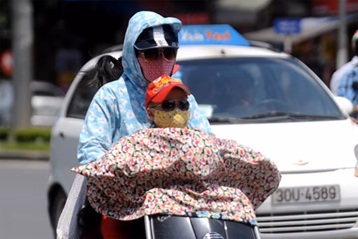 Làm gì để phòng say nắng, đột quỵ do nắng nóng