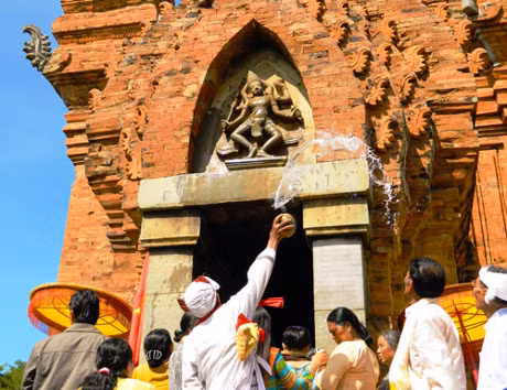 Van hoa Cham qua kien truc den thap - Anh 1