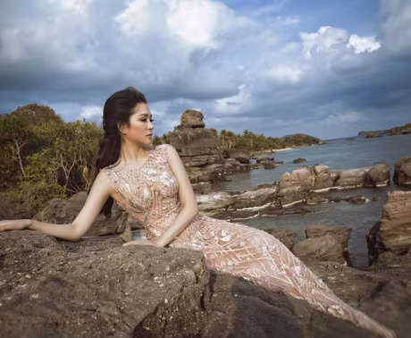 HH Nguyen Thi Huyen dep man ma sau 12 nam dang quang - Anh 12