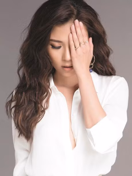 Thuy Diem: Phia duong dai la doi mat trong - Anh 1