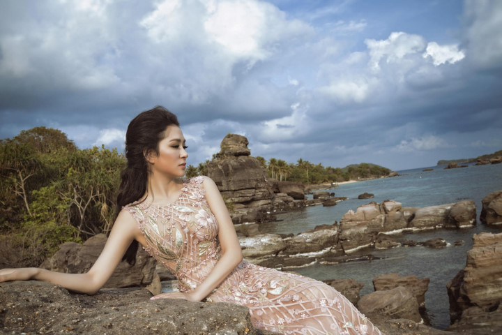 Hoa hậu Nguyễn Thị Huyền đẹp mặn mà sau 12 năm đăng quang