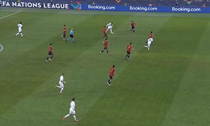 Mbappe có thể đã việt vị trước khi ghi bàn ấn định tỷ số trận đấu.