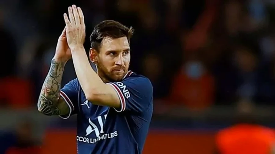 Messi trong màu áo đội bóng PSG.