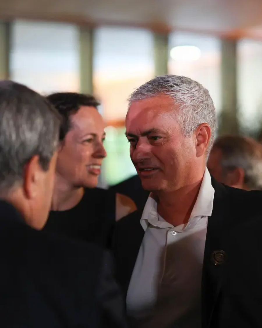 Jose Mourinho cũng tham dự buổi lễ vào đêm 20/9.