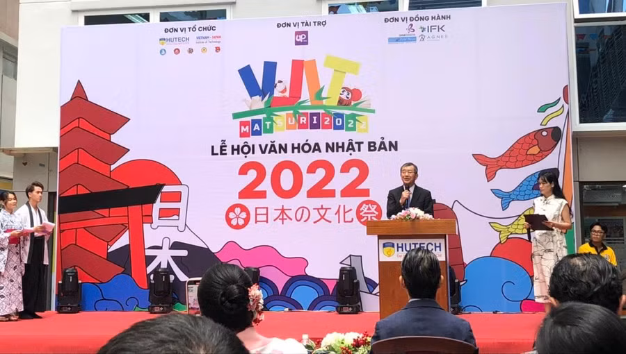 Ngài WATANABE Nobuhiro - Tổng Lãnh sự quán Nhật Bản tại Thành phố Hồ Chí Minh, phát biểu tại Lễ hội.