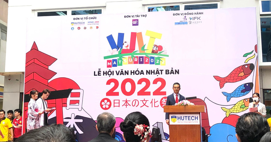 Tiến sĩ Nguyễn Xuân Hoàng Việt, Viện trưởng VJIT, phát biểu tại buổi khai mạc lễ hội.