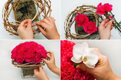 Sau đó, bạn cột dây mây thành 6-8 vòng tròn có kích thước nhỏ hơn vòng dây khô một chút là được. Đặt vòng dây mây lên trên vòng dây khô. Bạn cắt cành hoa cẩm chướng có chiều cao khoảng 15cm, cắm lên trên mặt xốp. Bạn cắm kín mặt xốp, sao cho các cành cẩm chướng tạo thành vòm cong tròn, chiều dài của các cành hoa sát miệng bình không vượt qua vòng dây khô là đẹp. Sau đó, bạn cột dây mây thành 6-8 vòng tròn có kích thước nhỏ hơn vòng dây khô một chút là được. Đặt vòng dây mây lên trên vòng dây khô. Bạn cắt cành hoa cẩm chướng có chiều cao khoảng 15cm, cắm lên trên mặt xốp. Bạn cắm kín mặt xốp, sao cho các cành cẩm chướng tạo thành vòm cong tròn, chiều dài của các cành hoa sát miệng bình không vượt qua vòng dây khô là đẹp.