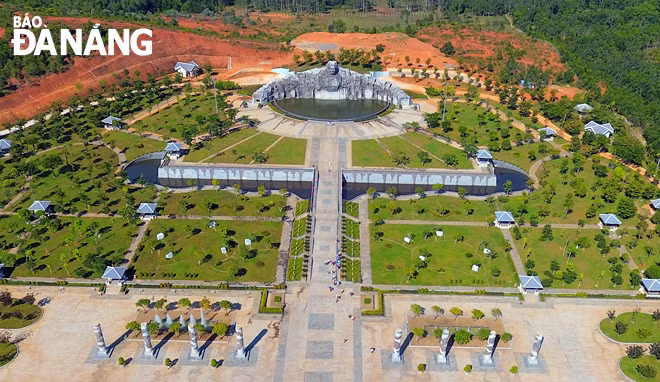 Toàn cảnh khu Tượng đài Bà mẹ Việt Nam anh hùng trên núi Cấm. Ảnh: A.T