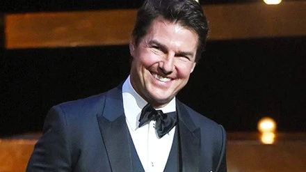 Tom Cruise bị đồn tiêm botox vì mặt sưng phù