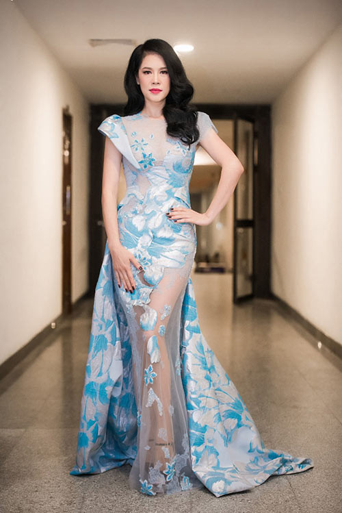 Tuần qua: Thu Phương đẹp như nữ thần