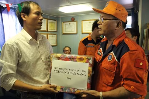 cuu nan thanh cong 20 thuyen vien tren tau hang bi chim hinh 3