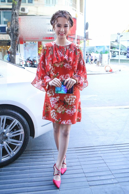 Tuần qua: Thu Phương đẹp như nữ thần