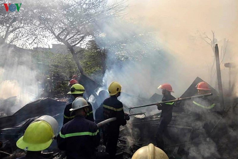 xuong moc boc chay, hang chuc can bo chien si chua chay sang 29 tet hinh 1