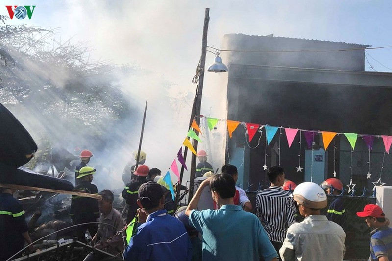 xuong moc boc chay, hang chuc can bo chien si chua chay sang 29 tet hinh 2