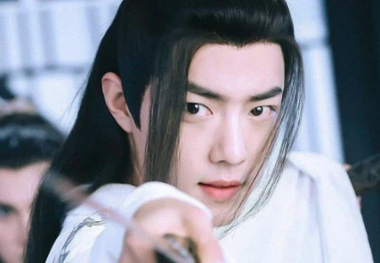 Tiêu Chiến hé lộ hình mẫu bạn gái lý tưởng khiến fan bấn loạn