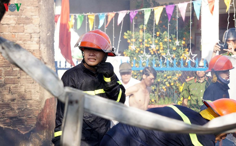 xuong moc boc chay, hang chuc can bo chien si chua chay sang 29 tet hinh 5