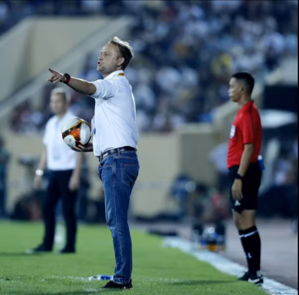 Thuyền trưởng Thái Lan vẫn lạc quan dù đội nhà thua ngay trận ra quân.