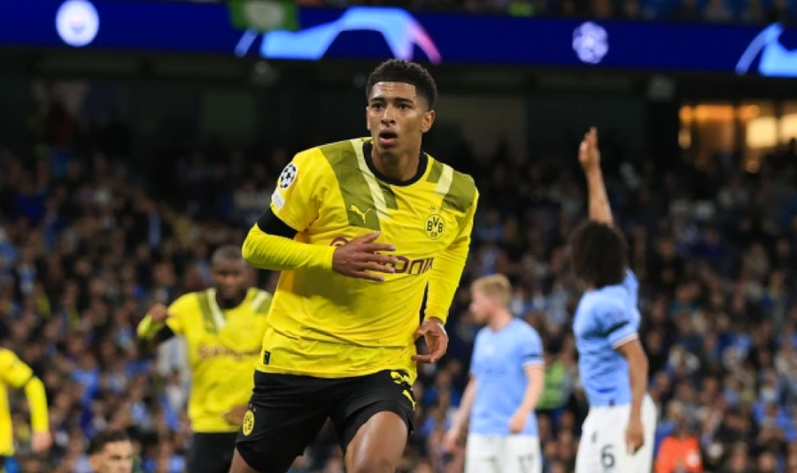 Jude Bellingham đưa Dortmund vượt lên dẫn trước bằng một cú đánh đầu trong hiệp hai. Jude Bellingham đưa Dortmund vượt lên dẫn trước bằng một cú đánh đầu trong hiệp hai.