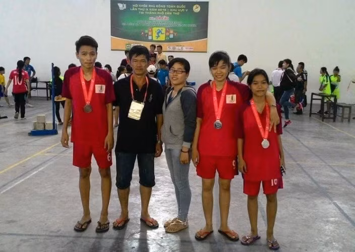 Anh Trần Thế Hùng cùng đội Đá cầu TP Mỹ Tho (Tiền Giang).