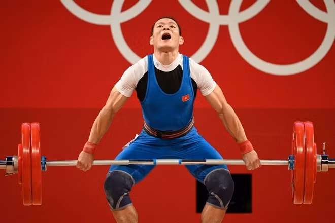 Thạch Kim Tuấn chỉ nâng mức tạ 126 kg ở nội dung cử giật.