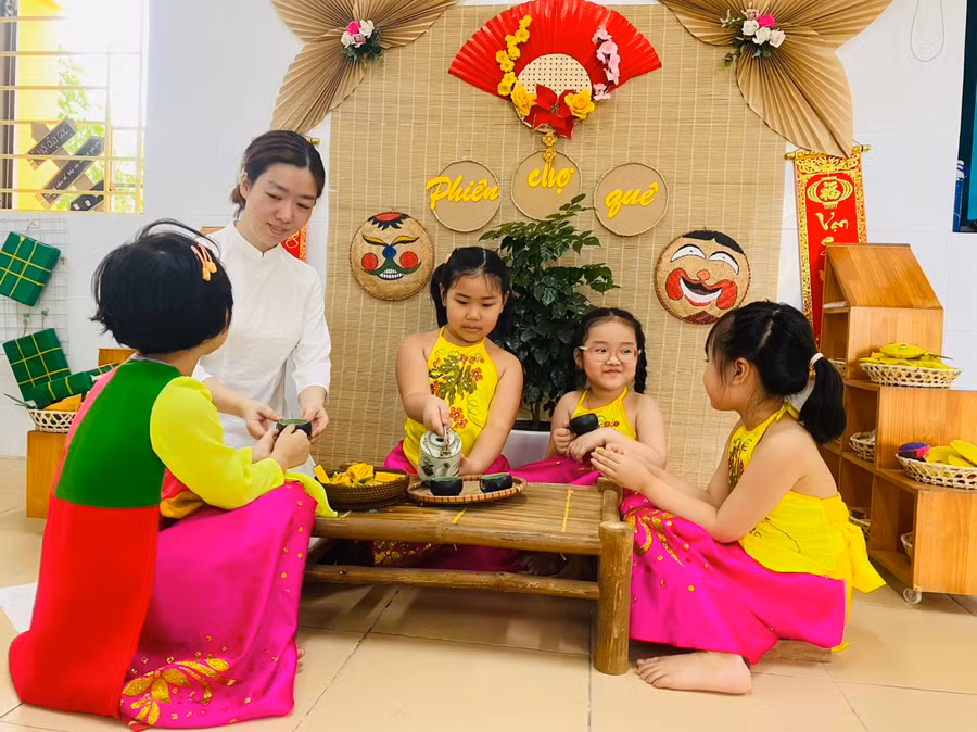 Cô trò Trường Mầm non Xuân Đỉnh B (Bắc Từ Liêm, Hà Nội). Ảnh: TG