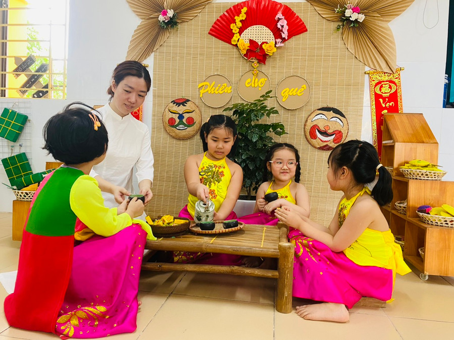 Cô trò Trường Mầm non Xuân Đỉnh B (Bắc Từ Liêm, Hà Nội). Ảnh: TG